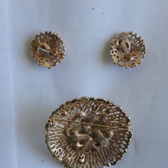 Vintage brooch and earrings. - Picture 2 of 2
